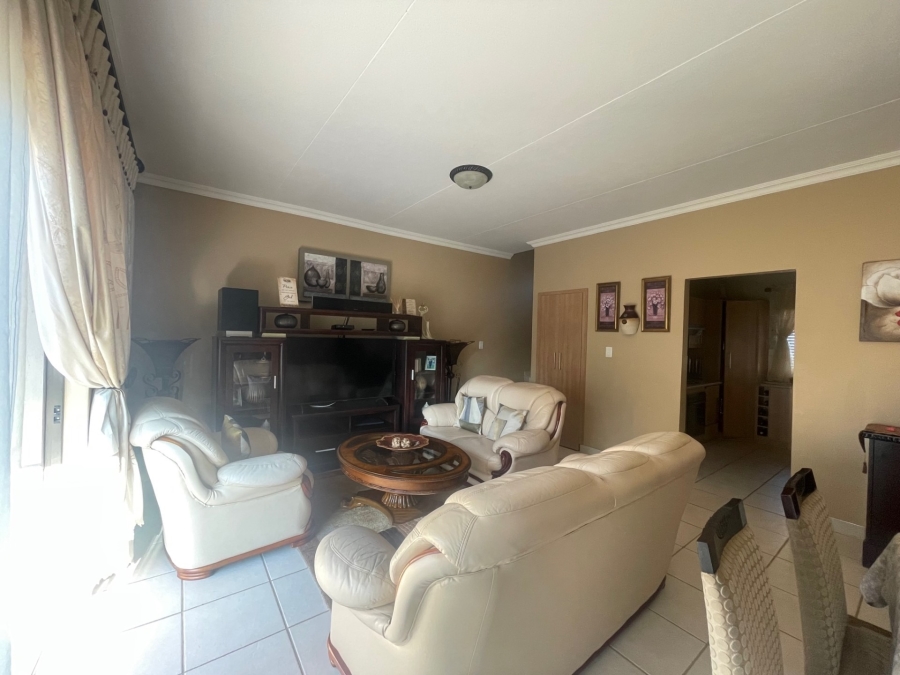 To Let 3 Bedroom Property for Rent in Woodland Hills Free State